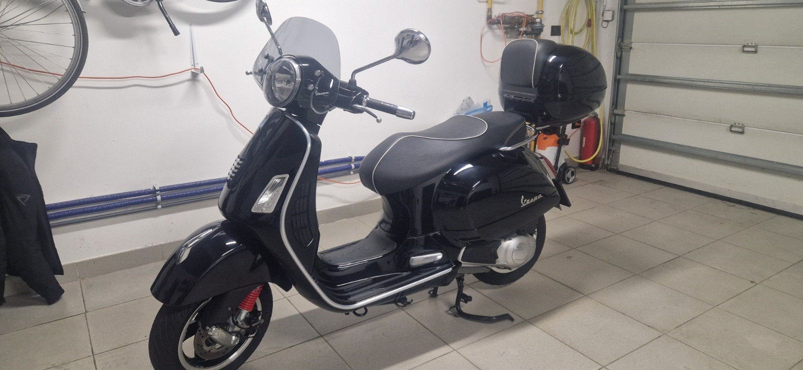 Vespa gts 125 sport, Fietsen en Brommers, Ophalen, Overige modellen, Zo goed als nieuw, Benzine