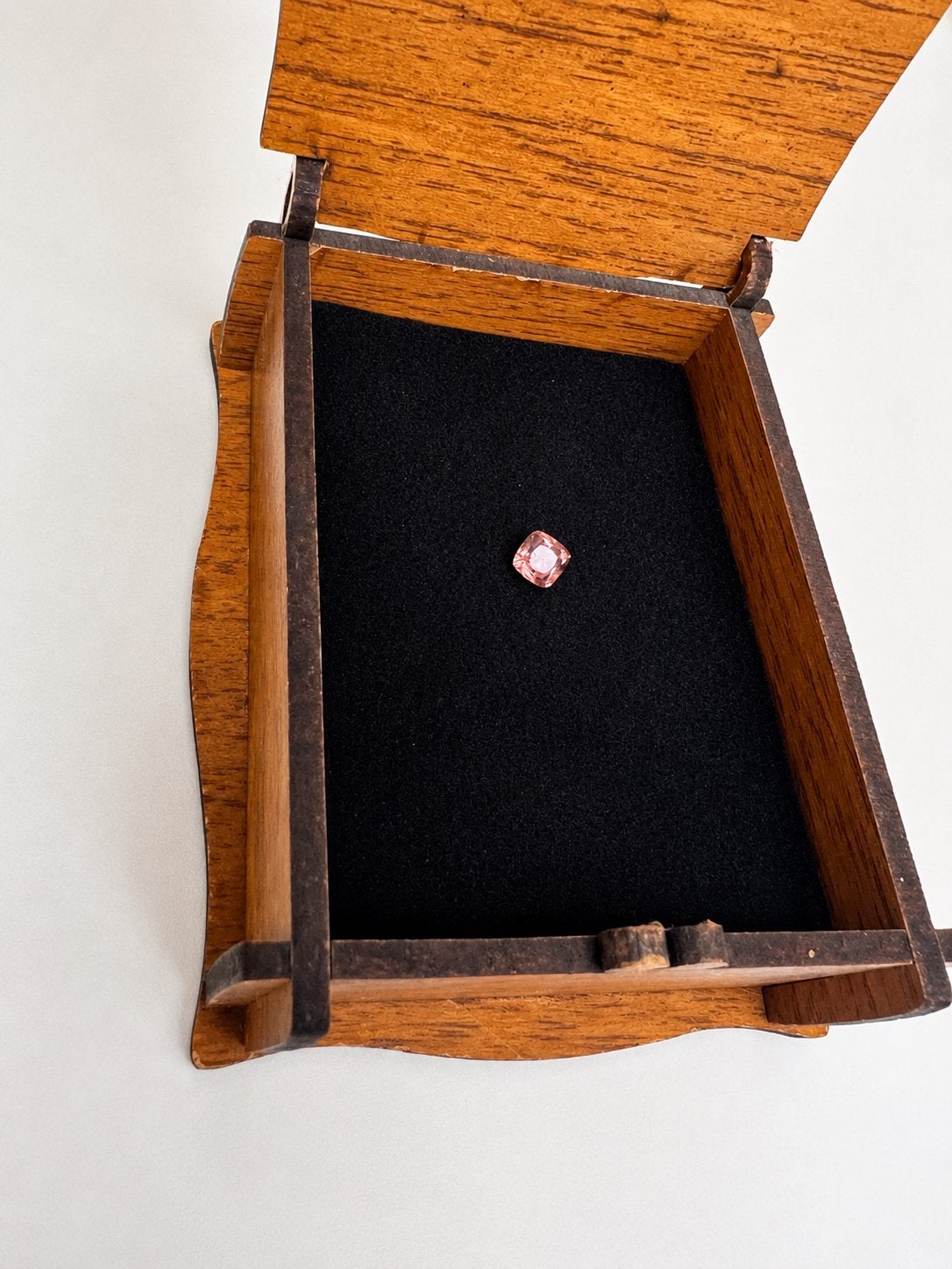 Saphir naturel Padparadscha de Madagascar, Handtassen en Accessoires, Edelstenen, Ophalen of Verzenden, Zo goed als nieuw