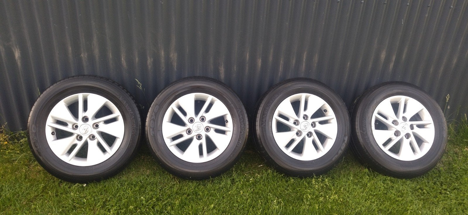 Toyota Velgen met Toyo banden, Ophalen, Band(en)
