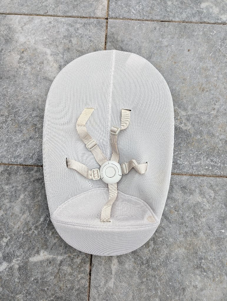 Stokke Nomi: Newborn Set + Hoes + Beugel + Eetblad, Kinderen en Baby's, Ophalen, Zo goed als nieuw, Meegroeistoel, Afneembaar eetblad