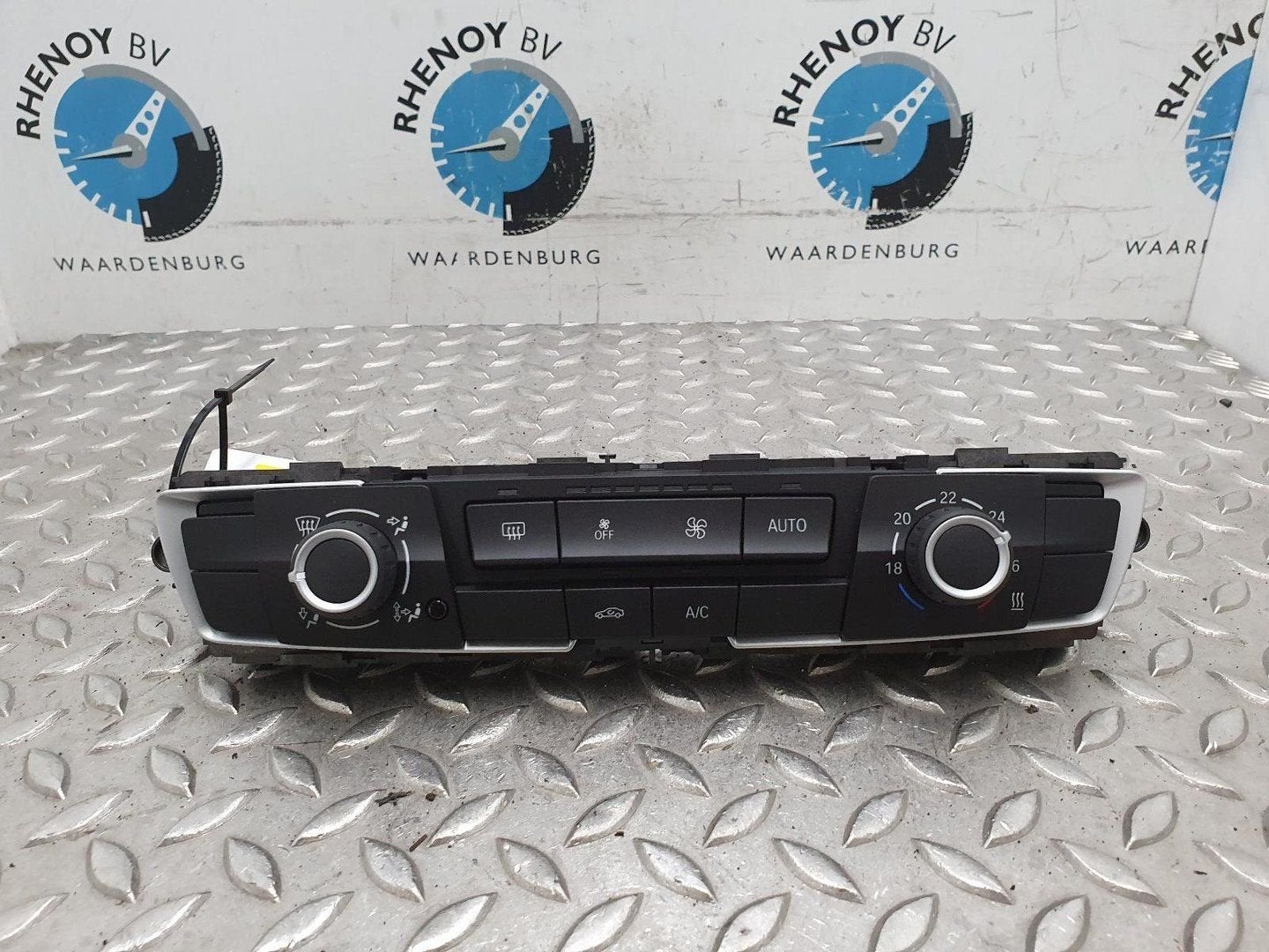 BMW 2 SERIES KACHEL BEDIENINGSPANEEL 64119384046 2020, Ophalen of Verzenden, Gebruikt, ARN erkend