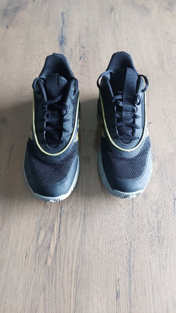 Basketbalschoenen Adidas maat 40 2/3, Ophalen, Zo goed als nieuw, Schoenen