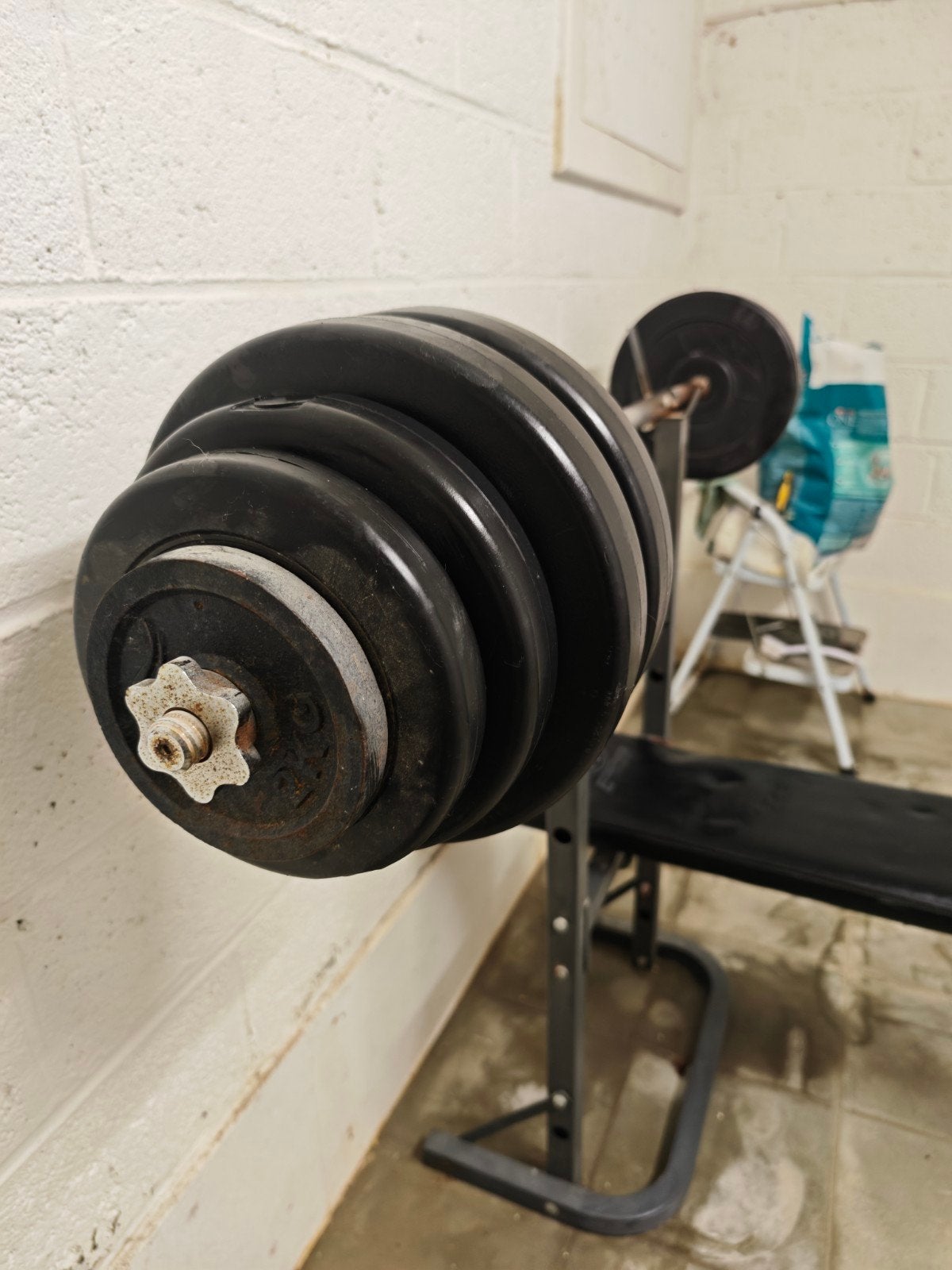 Banc de musculation avec barre et poids – 69 kg au total, Sports & Fitness, Équipement de fitness