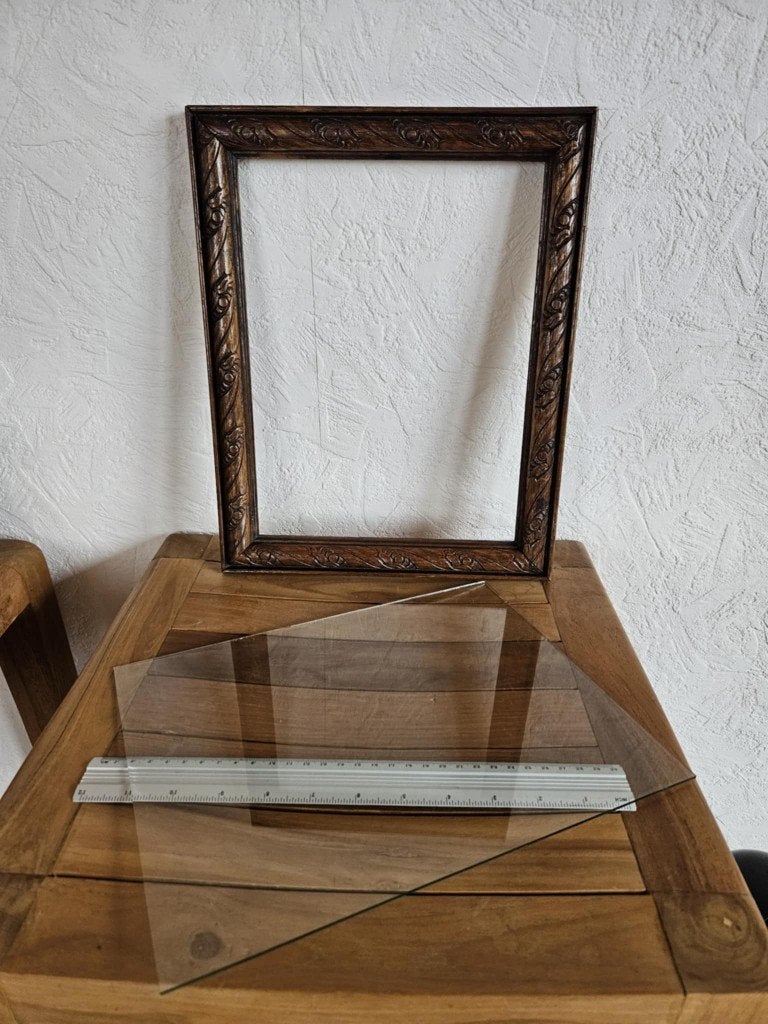 Ancien encadrement en bois 28 x 35 cm + vitre, Antiquités & Art, Enlèvement