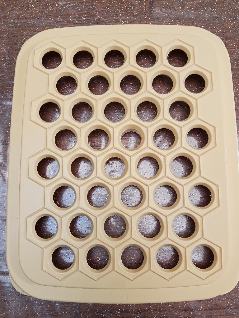 Moule à raviolis Tupperware Ravissimo, Huis en Inrichting, Keuken | Tupperware, Zo goed als nieuw, Geel, Ophalen
