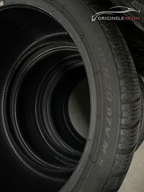 20 '' Winterbanden Pirelli 245-35-20 + 295-30-20 Profiel 7 /, Autos : Pièces & Accessoires, Pneus hiver, 295 mm, Véhicule de tourisme