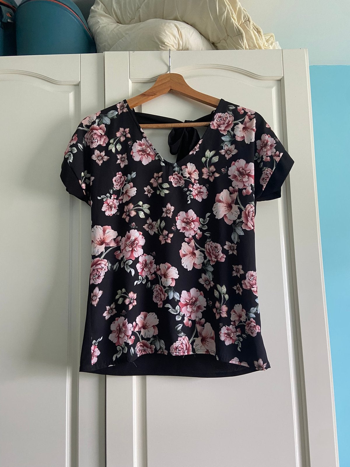 Lolaliza top met zwarte en roze bloemen, maat XS/34, Kleding | Dames, Verzenden, Zo goed als nieuw, Maat 34 (XS) of kleiner, Zwart