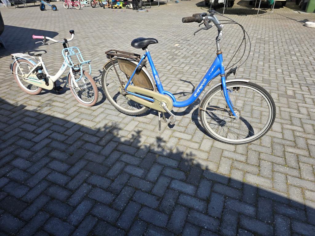 2 fietsen met kapotte voorband - opknappers € 50, Fietsen en Brommers, Ophalen