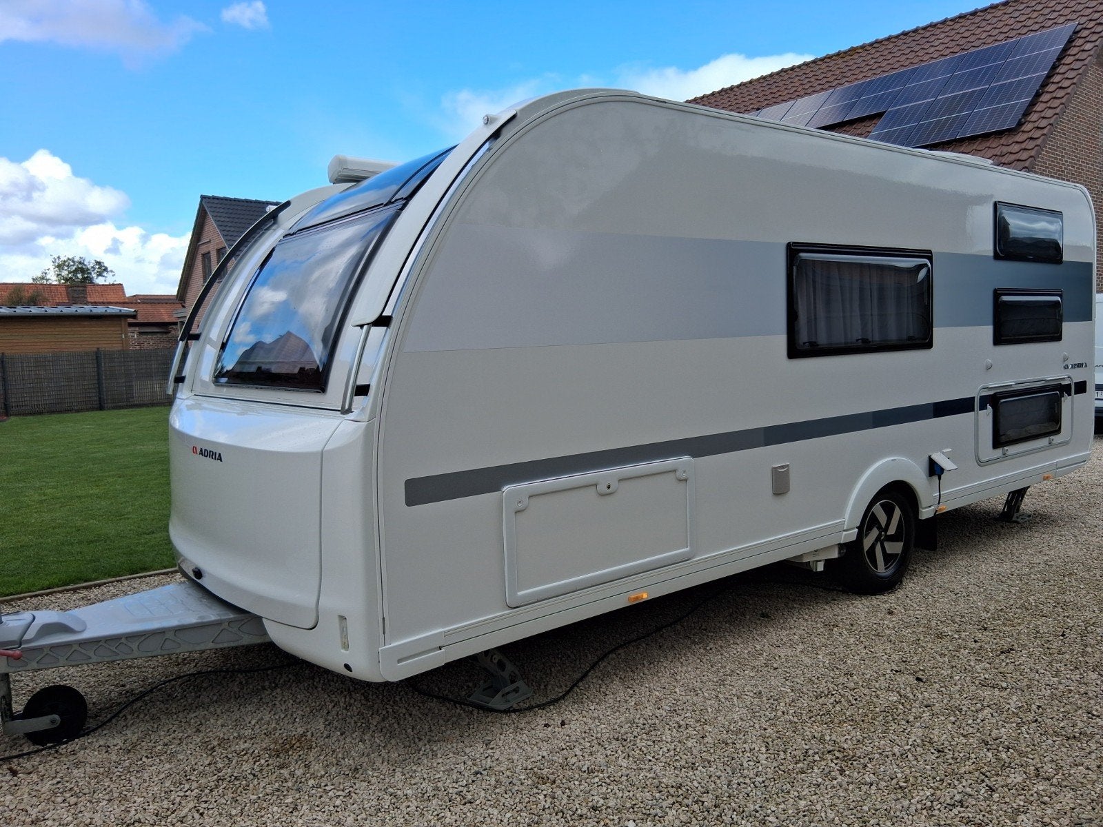 Caravan adria adora 573PT 3stapelbedden mover airco bj 2024, Caravanes & Camping, Caravanes, Particulier, Adria, Auvent