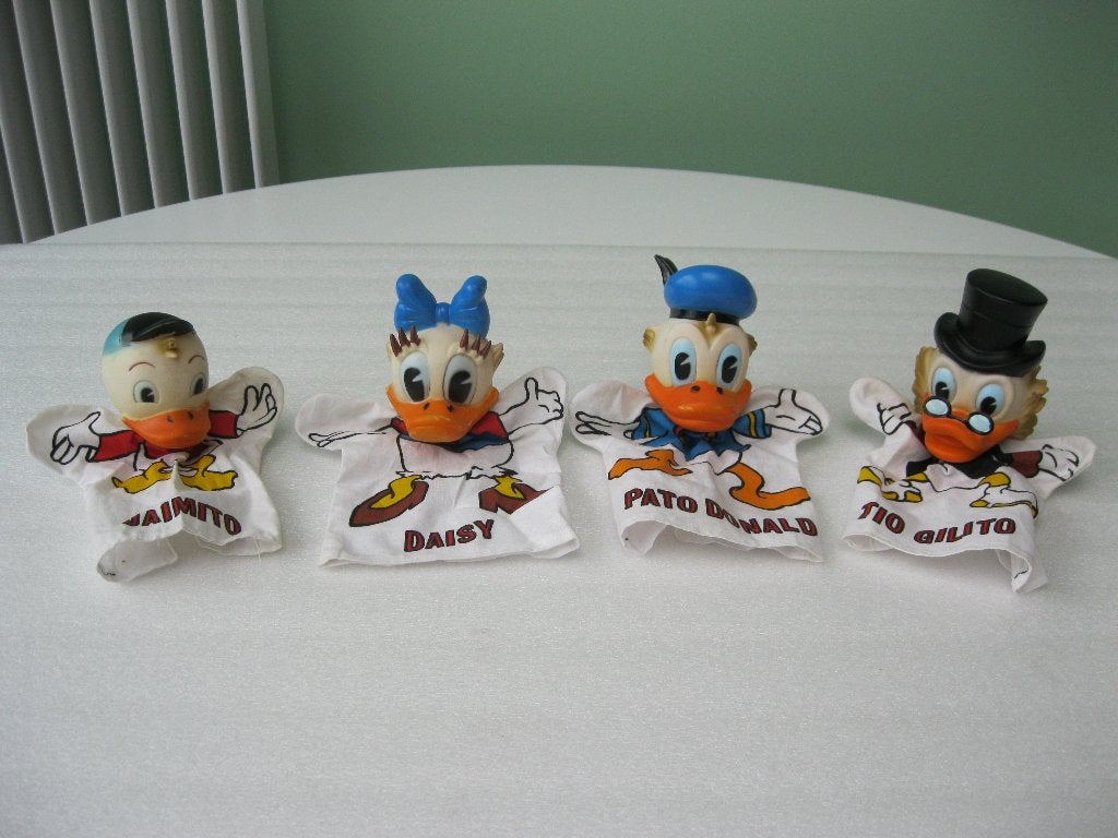 Famosa: Lot van 4 Disney handpoppen Donald Duck, Ophalen of Verzenden, Donald Duck, Gebruikt, Beeldje of Figuurtje