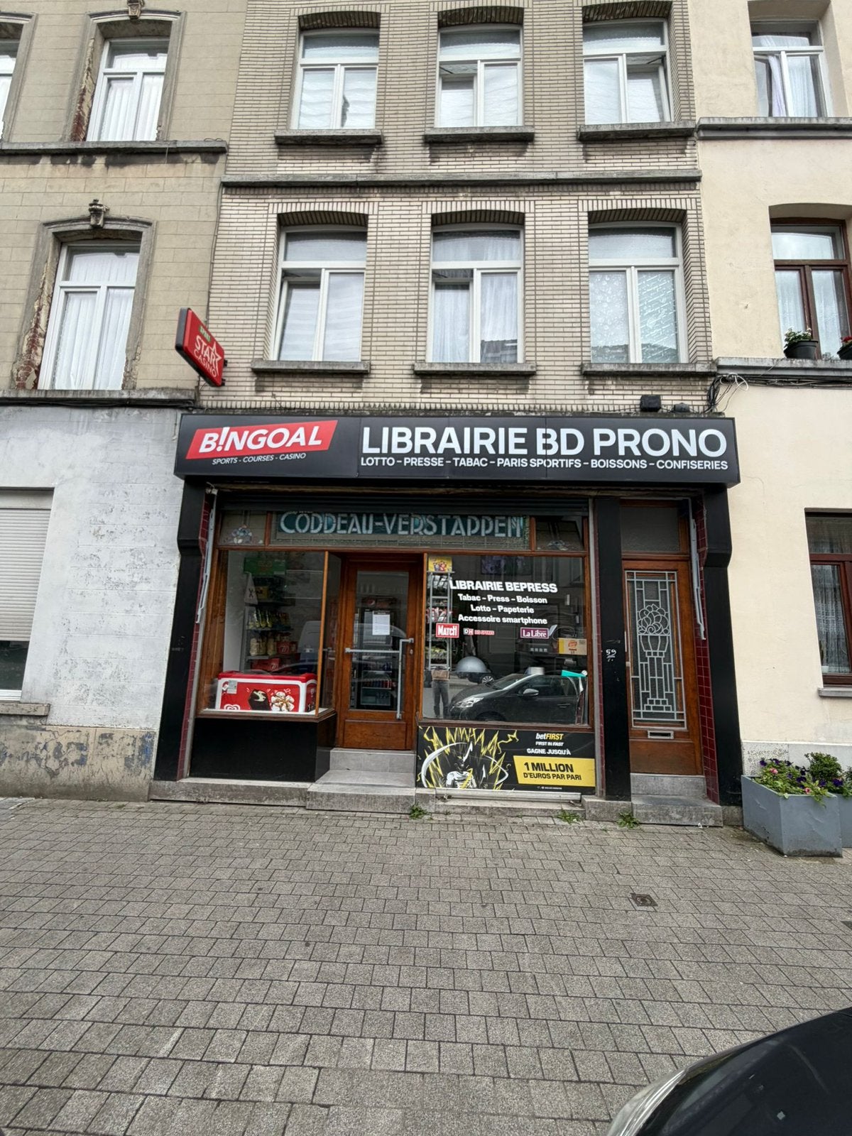 Boekwinkel wordt overhandigd