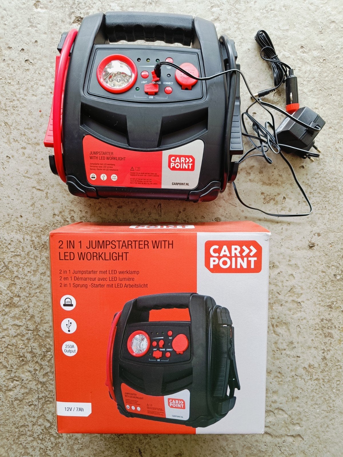 Carpoint 2-in-1 jumpstarter met LED werklamp, Ophalen of Verzenden, Zo goed als nieuw