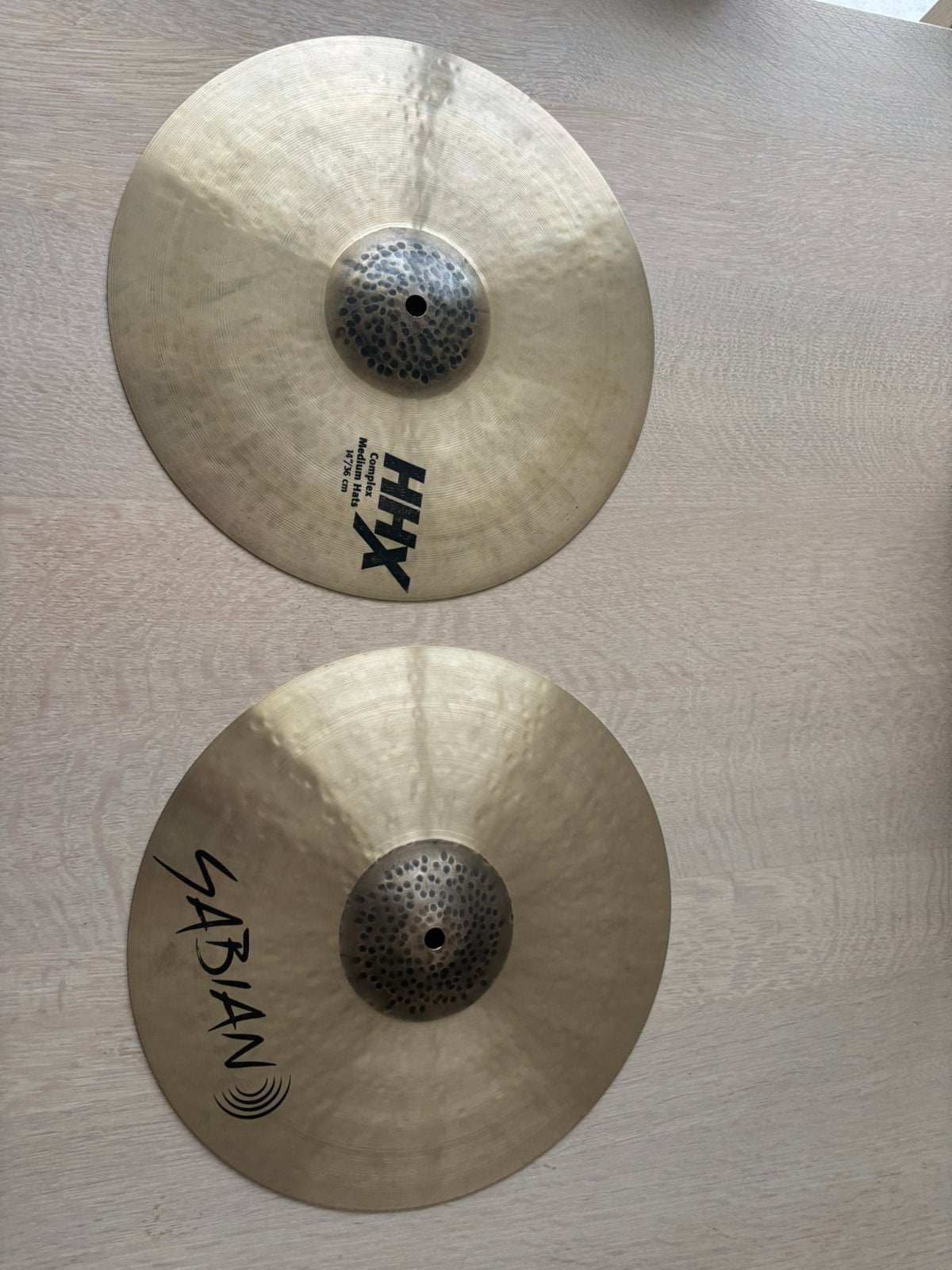 Sabian 14” HHX Complex Medium hats, Musique & Instruments, Batteries & Percussions, Enlèvement ou Envoi, Comme neuf
