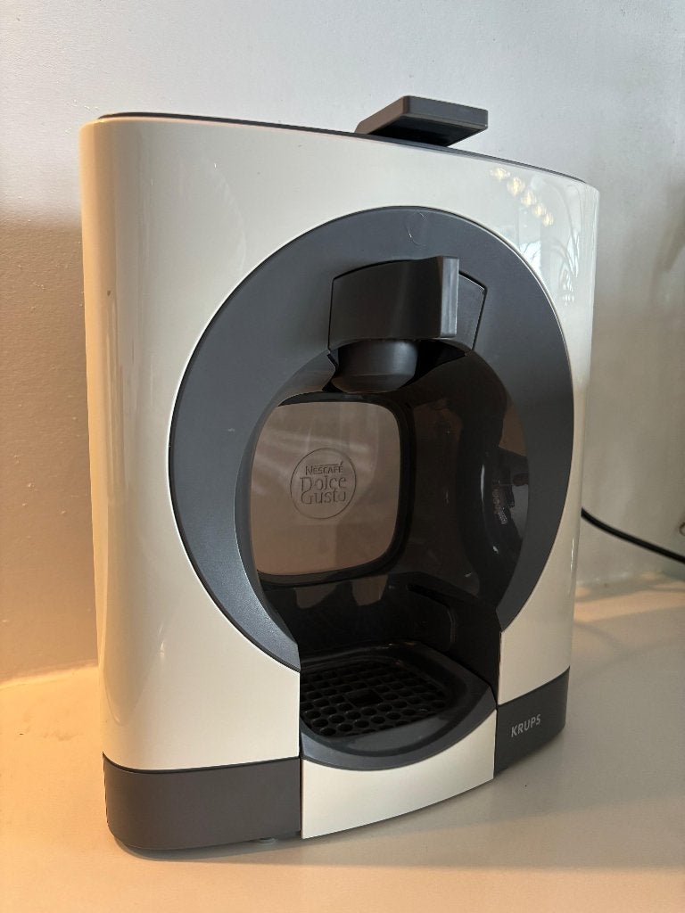 Machine à café KRUPS - Dolce Gusto Oblo - KP110110, Réservoir d'eau amovible, Dosettes et capsules de café, Utilisé, 4 à 10 tasses