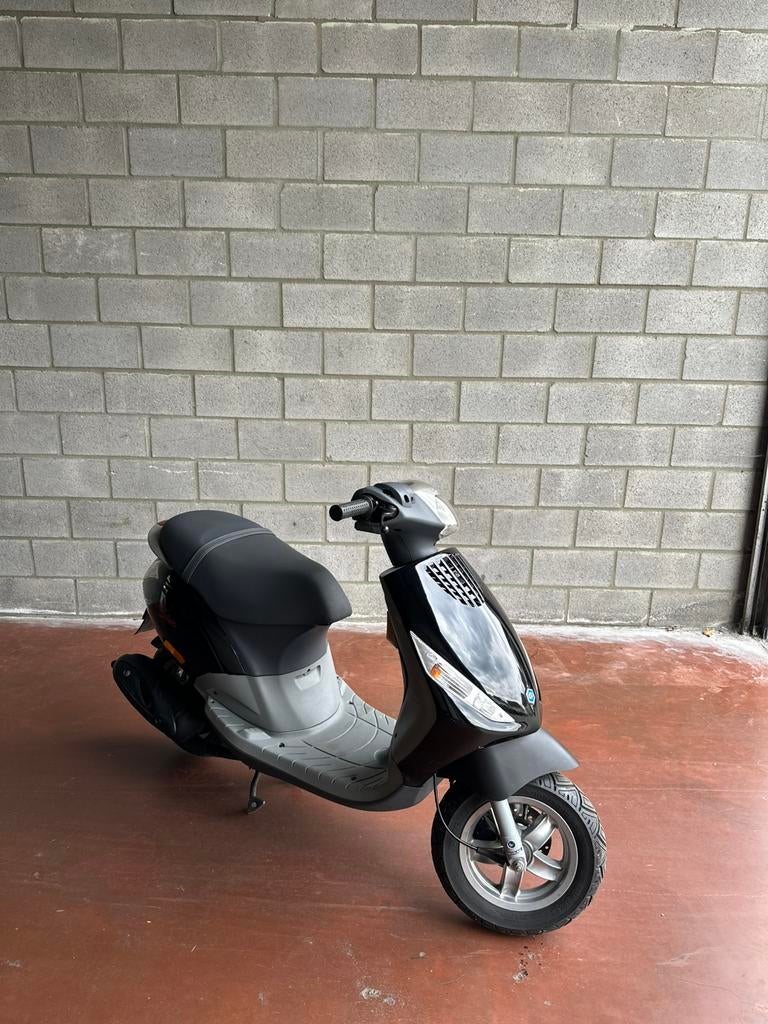 Piaggio zip 2000 2 takt 50cc, Fietsen en Brommers, Ophalen, Tweetakt, Zip, 50 cc