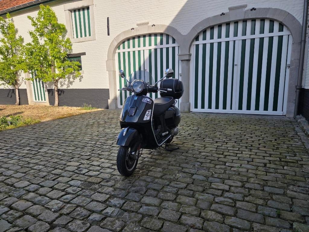 Vespa Gts300ie Super, Motoren, Scooter, 300 cc, Motorrijbewijs A, Gebruikt