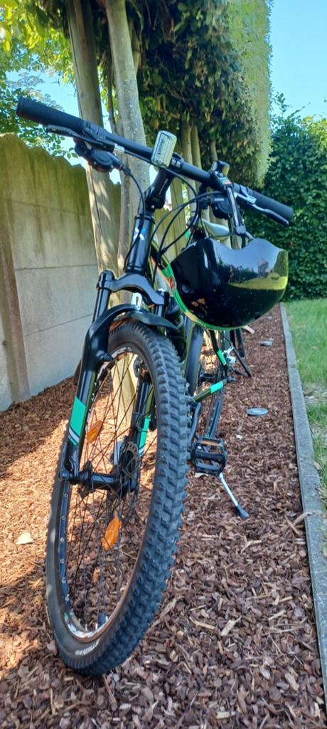 Jongensfiets 24 inch + helm, Fietsen en Brommers, Ophalen, Zo goed als nieuw, 20 tot 24 inch