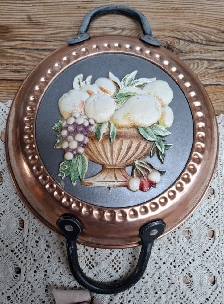 Vintage koperen sierpan met fruitdecoratie in reliëf, Antiek en Kunst, Ophalen of Verzenden