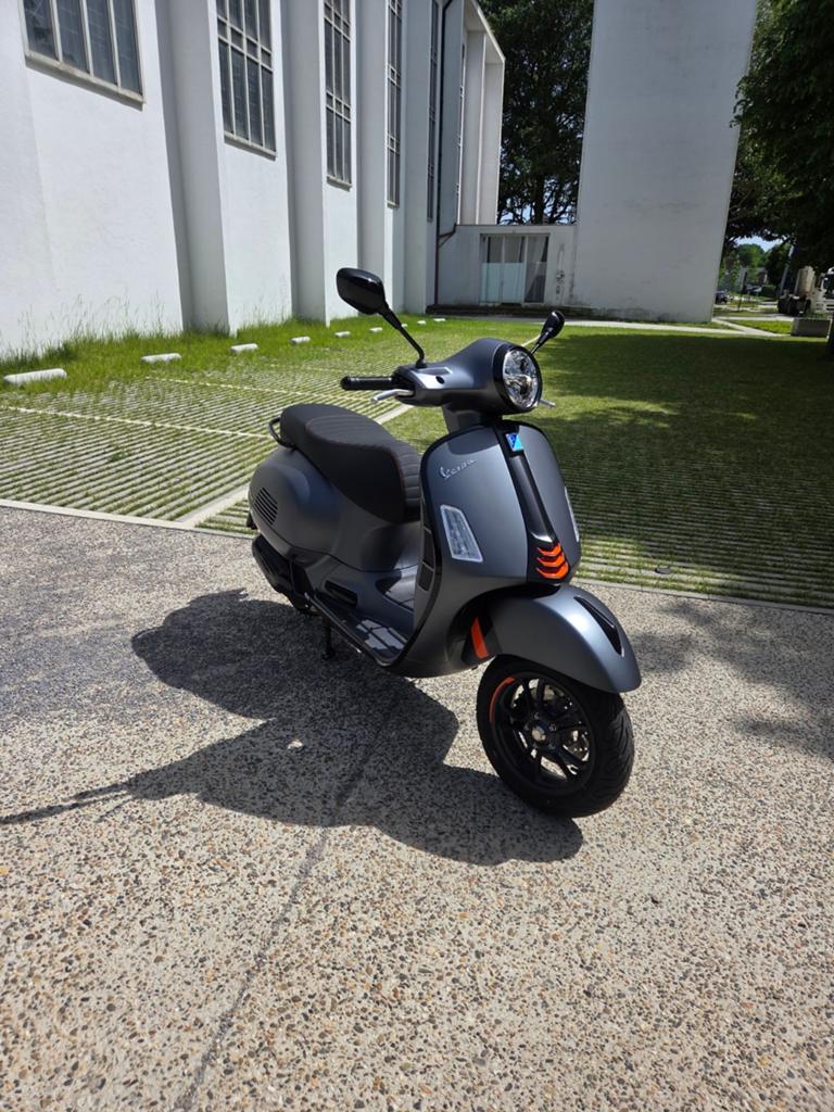 Vespa 125 GTS Supersport, Fietsen en Brommers, Scooters | Vespa, Ophalen, 125 cc, Zo goed als nieuw, Benzine