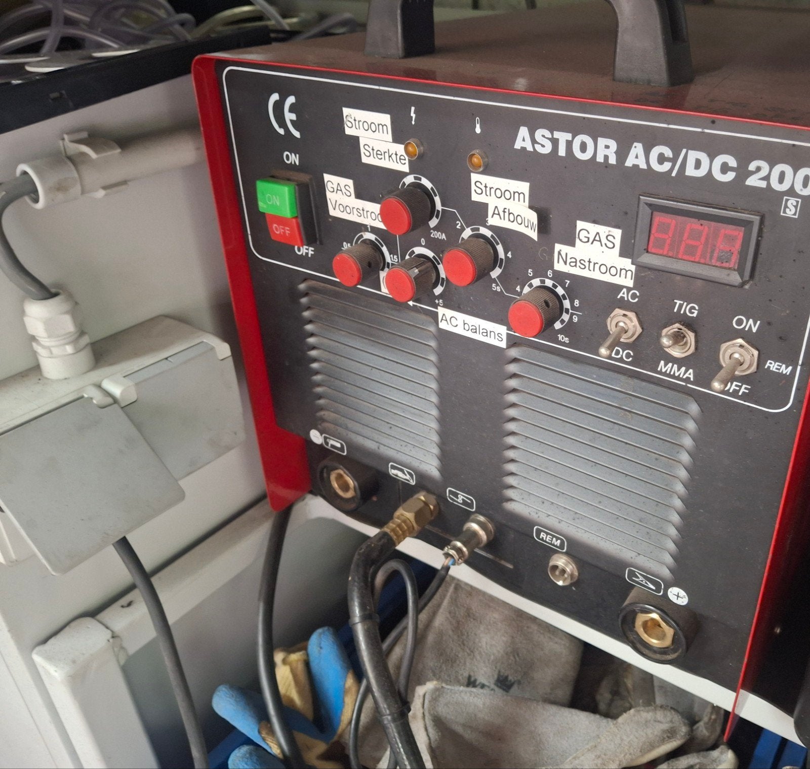 ASTOR AC/DC 200 TIG, Ophalen, Gebruikt, 150 tot 250 ampère, Tig