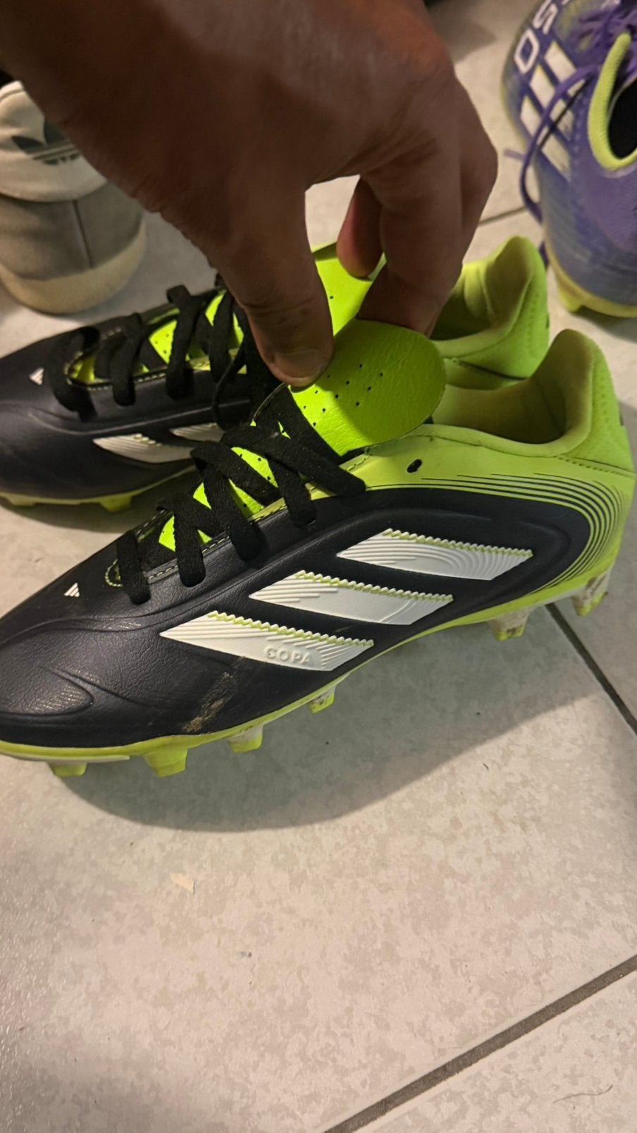 Adidas voetbalschoen maat 35, Ophalen, Zo goed als nieuw
