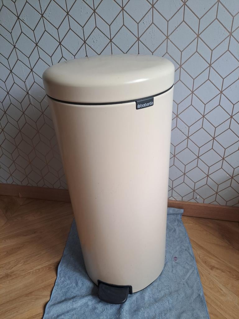 Brabantia cremekleurige 30l pedaalemmer, Ophalen, Kunststof