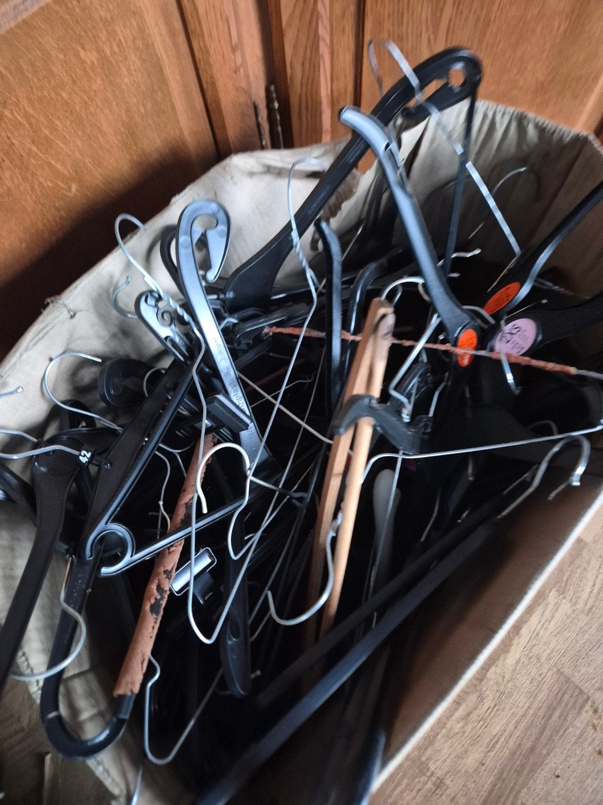 Gratis grote doos kapstokken, Kleding | Dames, Ophalen
