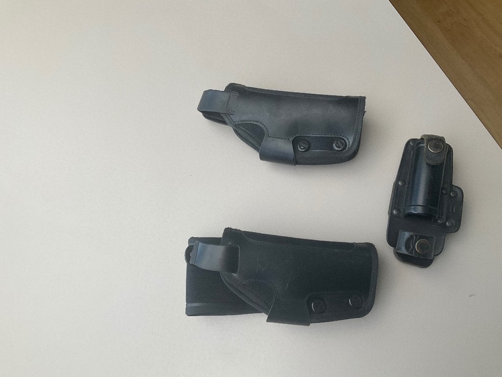 2 lederen wapenholsters en 1 sprayholster, Enlèvement