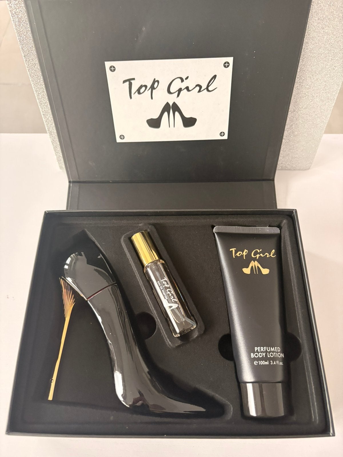 Magnifique coffret parfum 100 ml + 15 ml + corps 100 ml, Enlèvement ou Envoi, Neuf