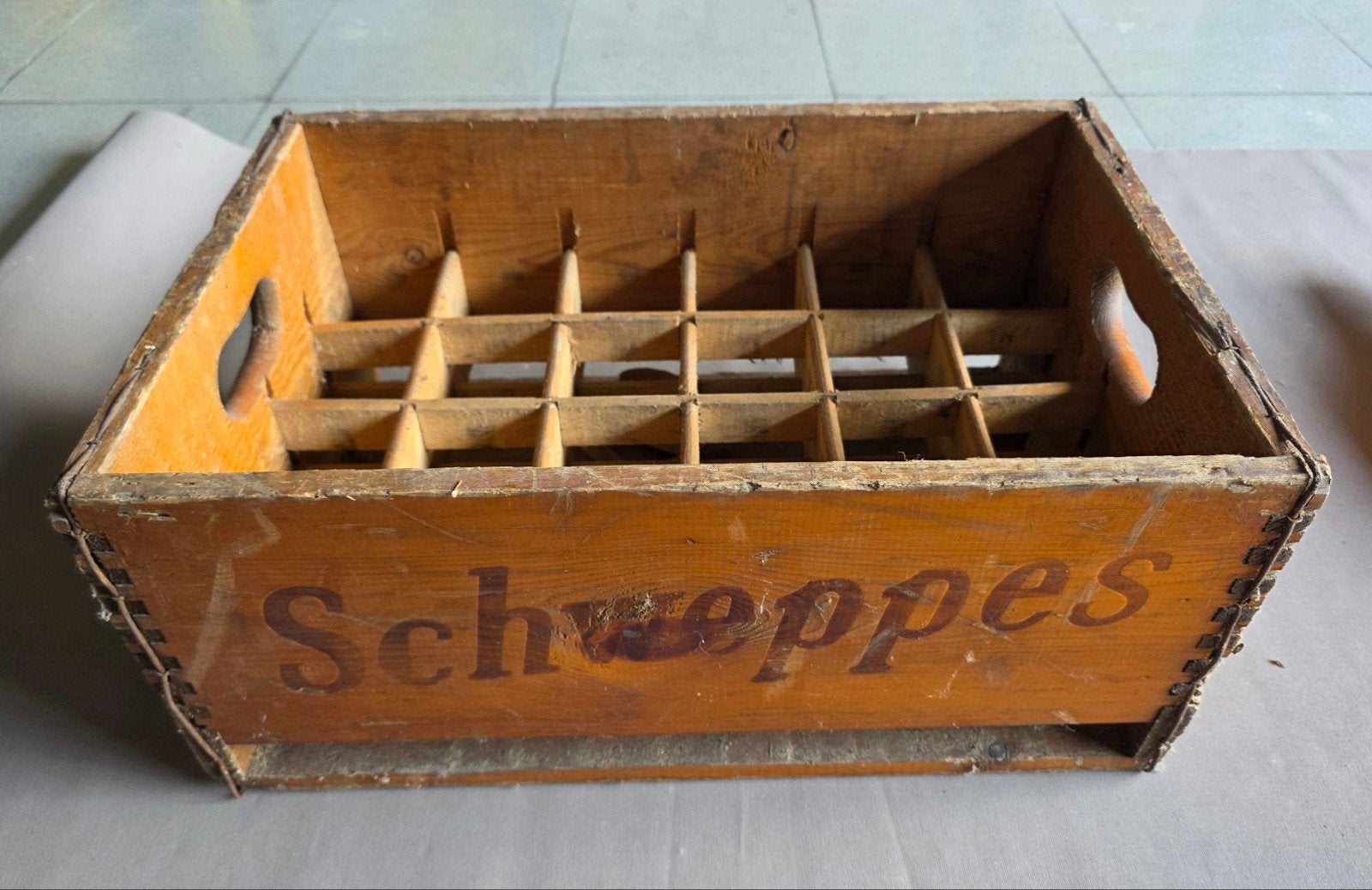 Oude houten Schweppes bak van 1967, Verzamelen, Ophalen