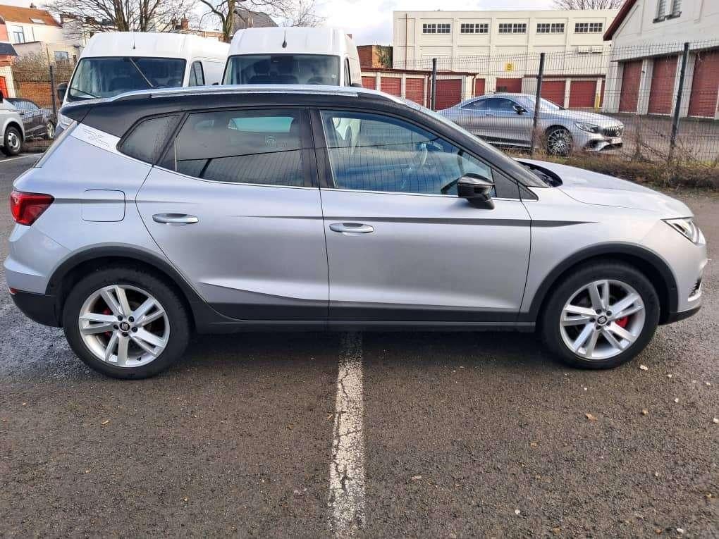Arona, 6v, 110pk, veel opties, sport model, in nieuwe staat!, Autos, Seat, Argent ou Gris, Achat, Boîte manuelle, Noir