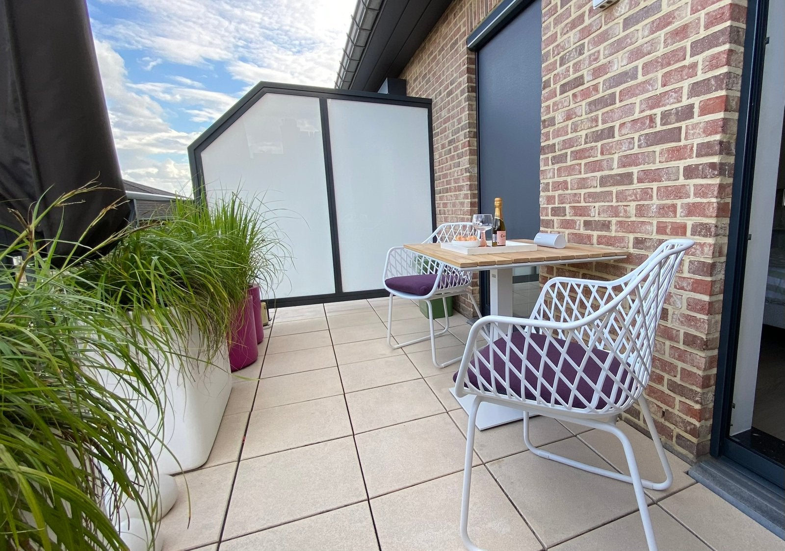 Bristol tuintafel 70 x 80 cm met 2 witte stoelen, Gebruikt, Tuinset, Hout, Eettafel