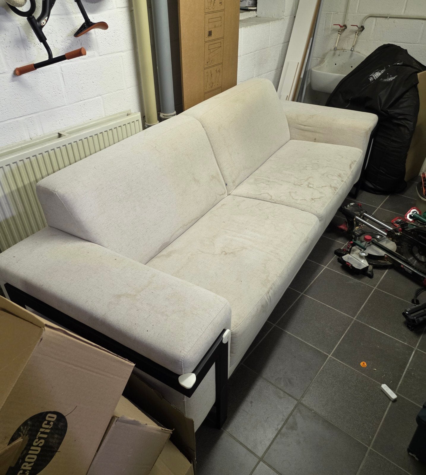 canapé à vendre (en bonne état mais a besoin d un nettoyage), Maison & Meubles, Enlèvement