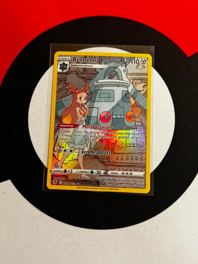 Pokémon - Astral Radiance - Bronzong (TG11/TG30) - NM, Hobby en Vrije tijd, Verzamelkaartspellen | Pokémon, Zo goed als nieuw