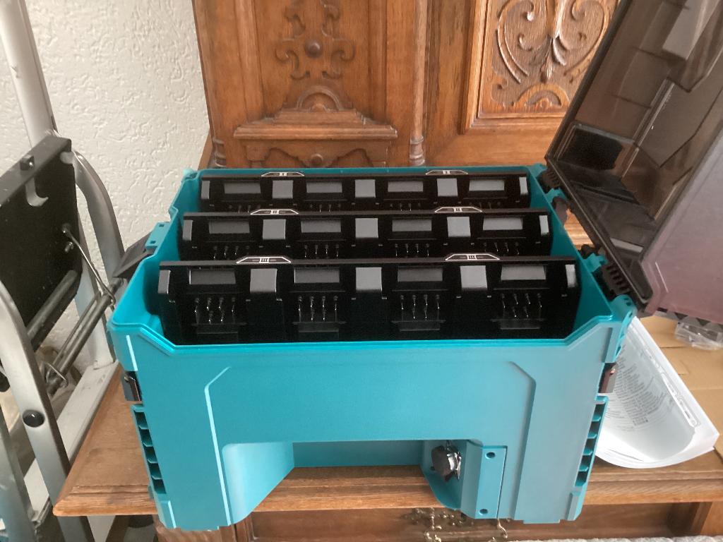 Nieuwe Makita Accu-Laadkoffer 1914U0-3 voor het laden van, Doe-het-zelf en Bouw, Gereedschap | Machine-onderdelen en Toebehoren