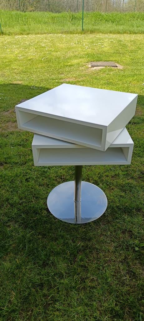 Table d'appoint blanc laqué et chrome, Huis en Inrichting, Tafels | Kaptafels