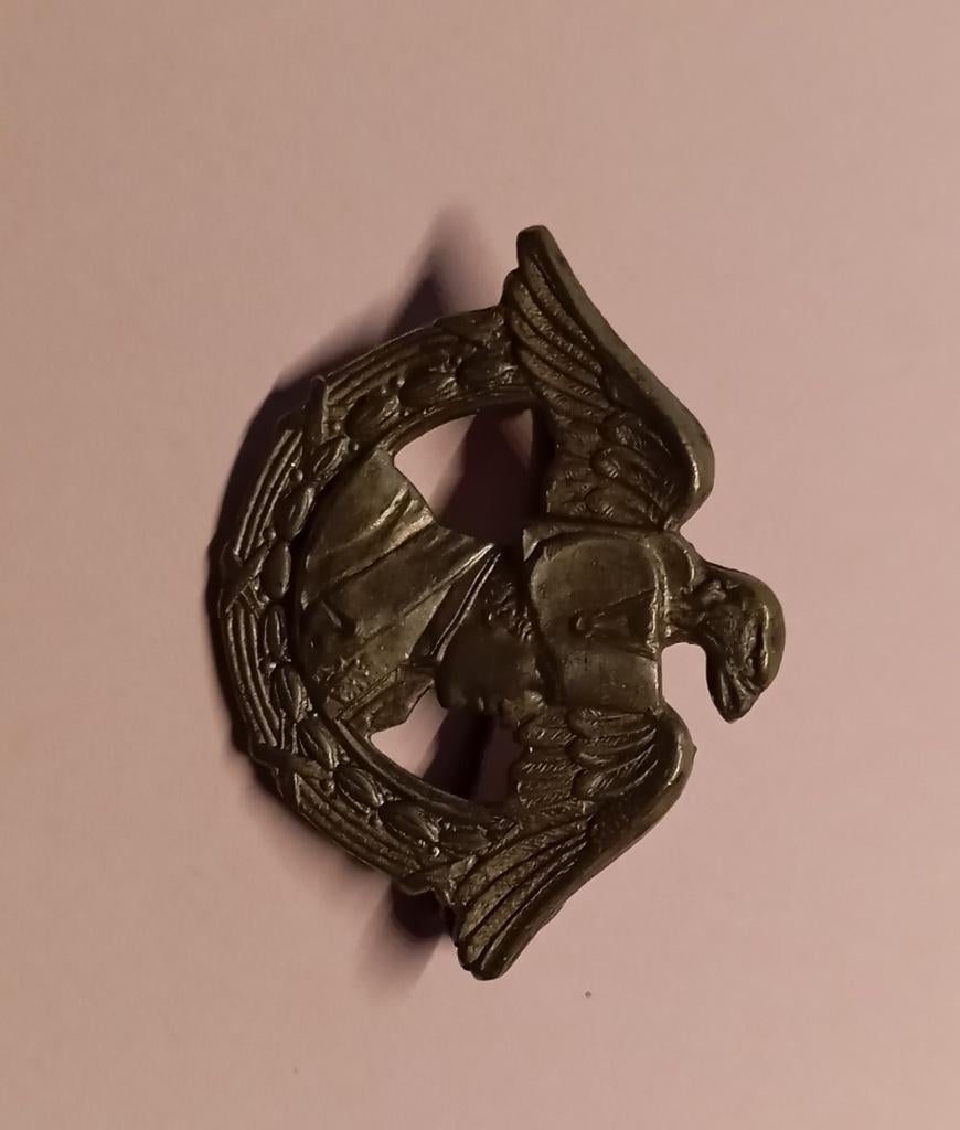 Militaria Kentekens en emblemen, Ophalen