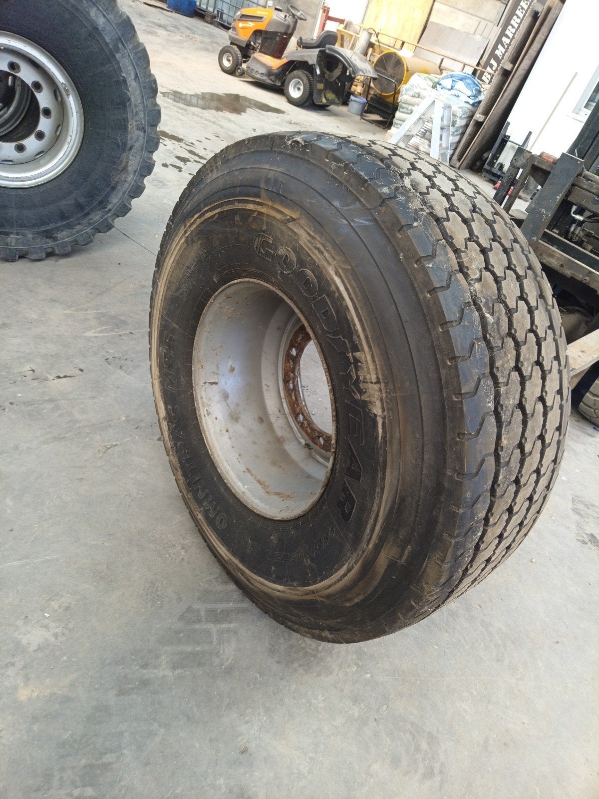 Goodyear 445/75R22,5 band + velg, Ophalen of Verzenden