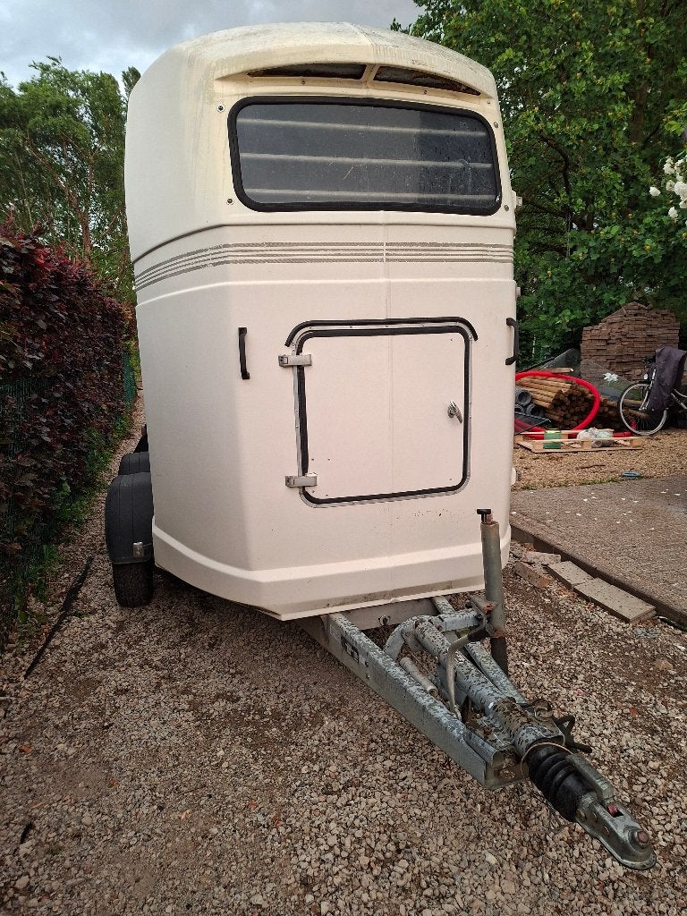 Paardentrailer Westfallia, Ophalen, Gebruikt, Polyester, 2-paards trailer