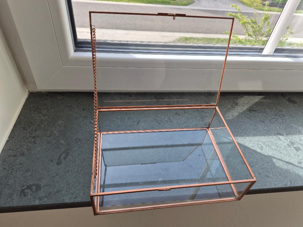 Glazen doosje met rose rand, Enlèvement, Comme neuf, Décoration