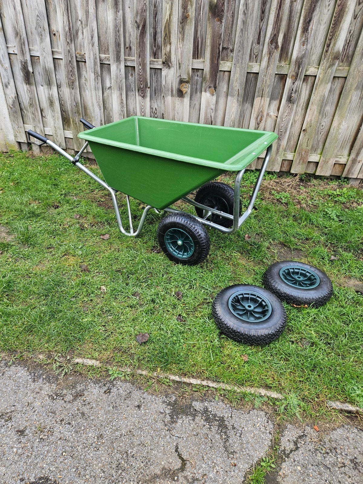Kruiwagen +2 reservewiel met pvc bak 200L in Houthalen Nieuw, Ophalen