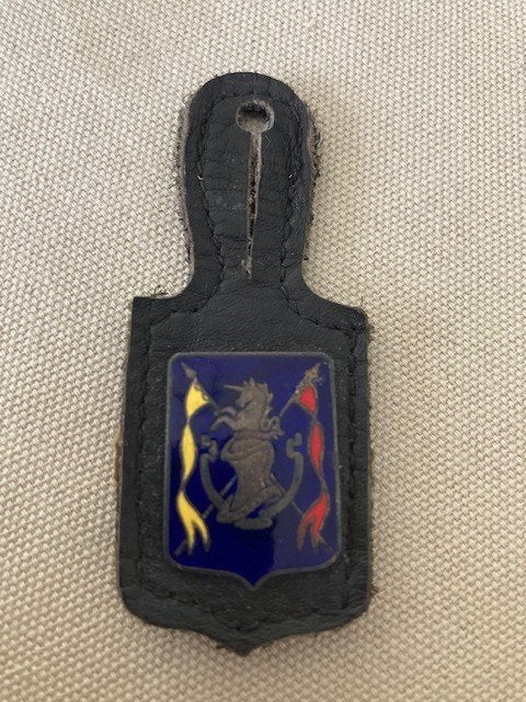 École breloque des troupes blindées (1960), Collections, Enlèvement ou Envoi, Armée de terre, Emblème ou Badge