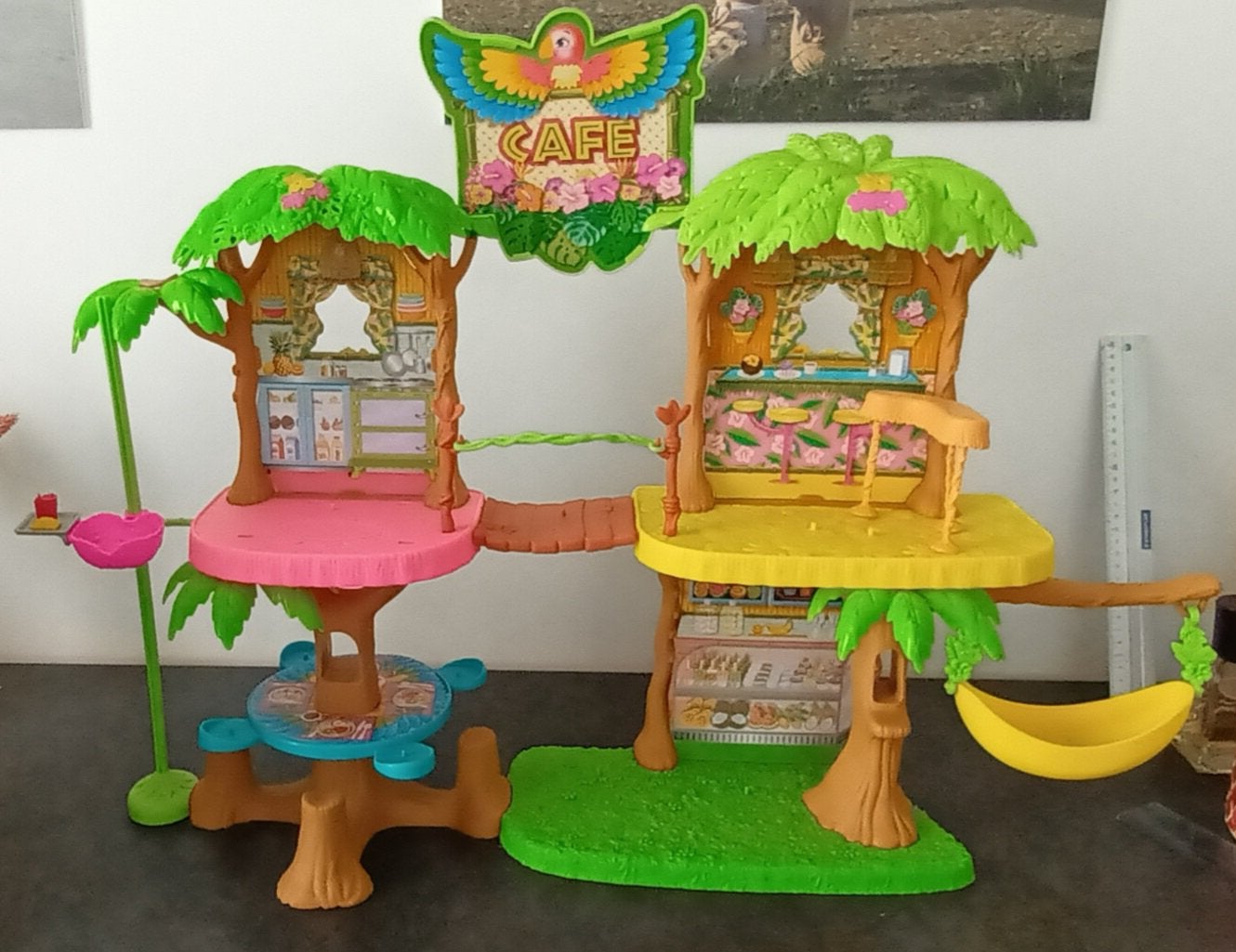 Enchantimals Junglewood café en verzameling poppetjes, Ophalen of Verzenden, Zo goed als nieuw