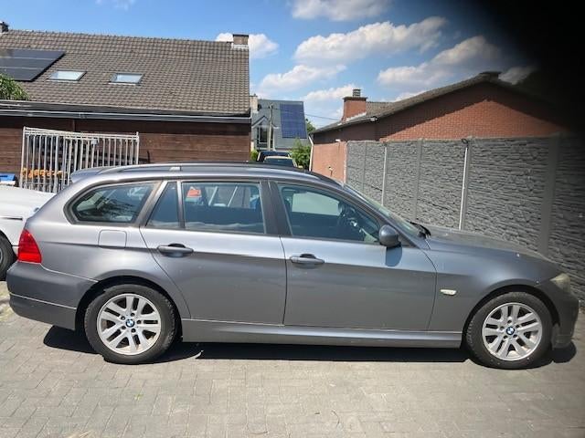 BMW 318TD LIT BIEN, Autos, 100 kW, Achat, Boîte manuelle, Noir