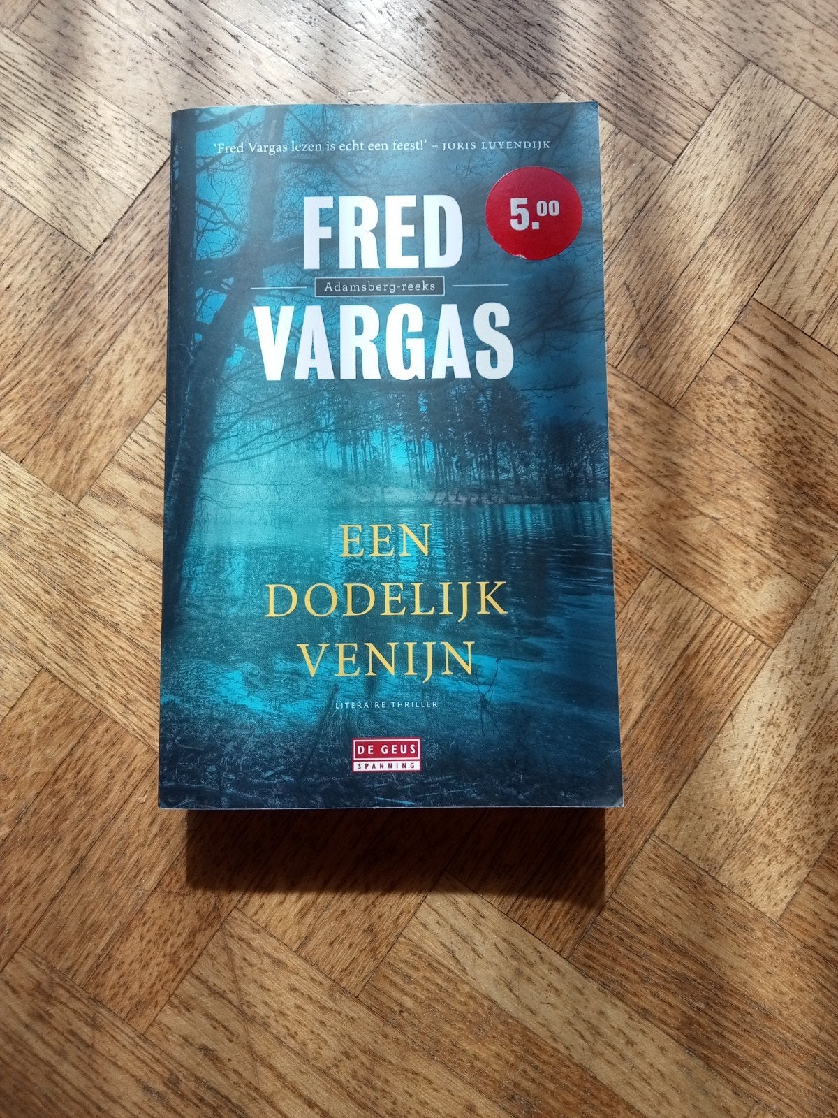 Fred Vargas: Een dodelijk venijn, Boeken, Thrillers, Gelezen, Ophalen of Verzenden