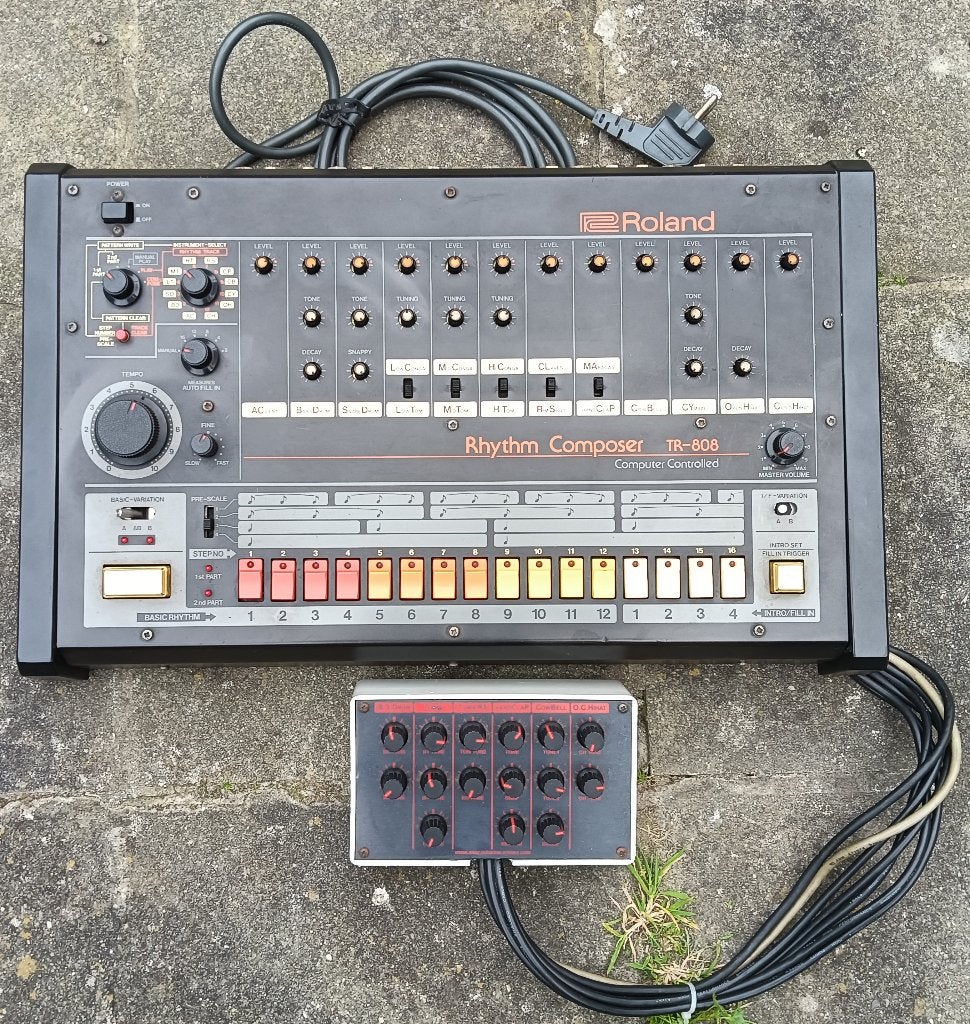Roland TR-808 met midi en AS Tonal Mod. Te koop/(In)Ruil., Enlèvement ou Envoi, Utilisé, Roland
