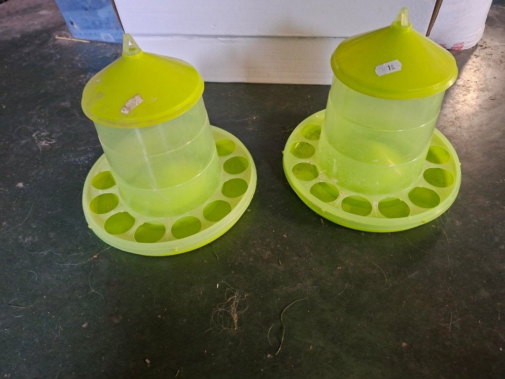 2 Voederbakken 2 kg - voor kippen - NIEUW, Ophalen, Zo goed als nieuw, Drinken en Voederen