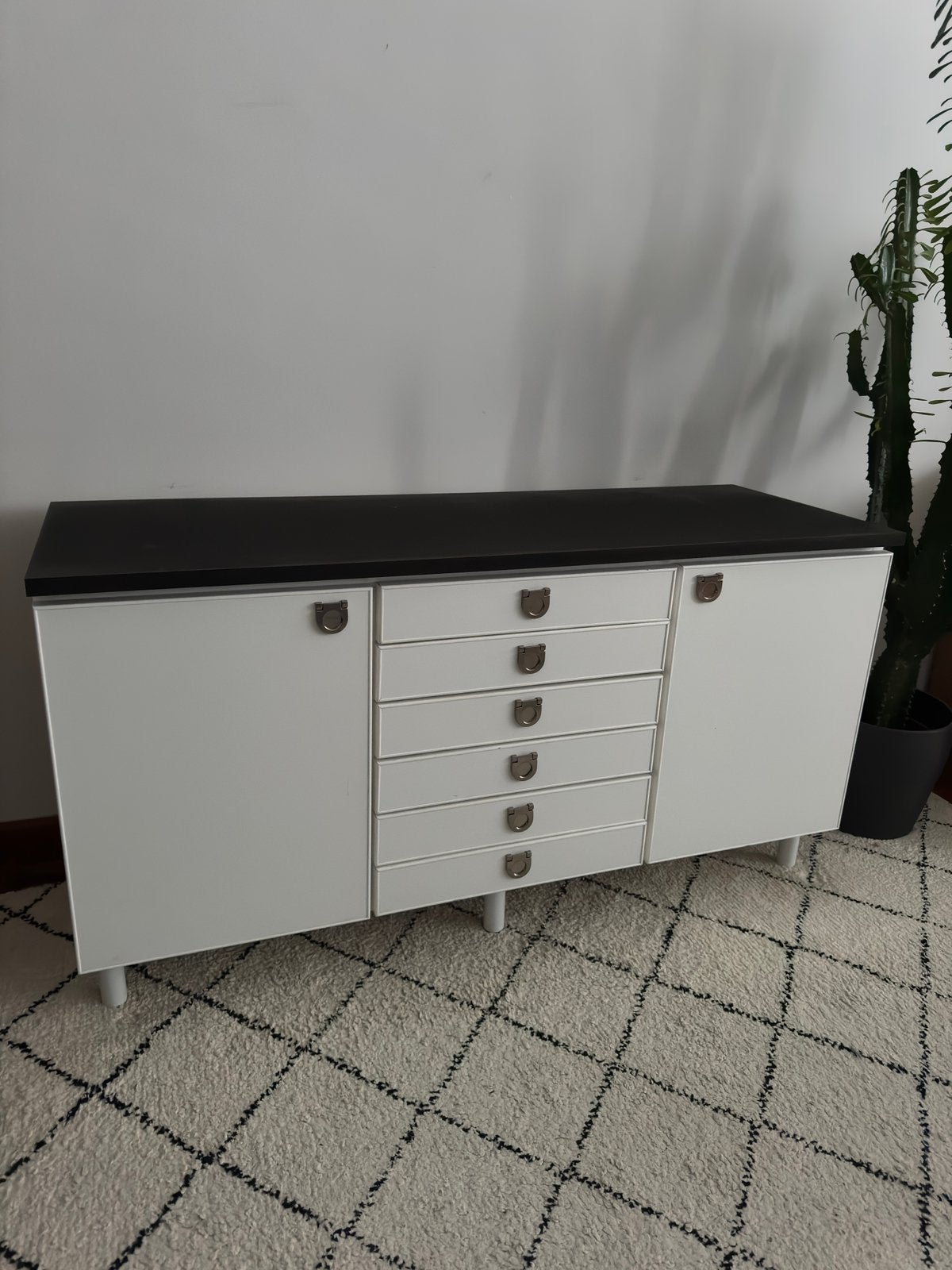 Meuble TV / buffet bas blanc, Maison & Meubles, Armoires | Mobilier de télévision, Enlèvement, Utilisé, Métal