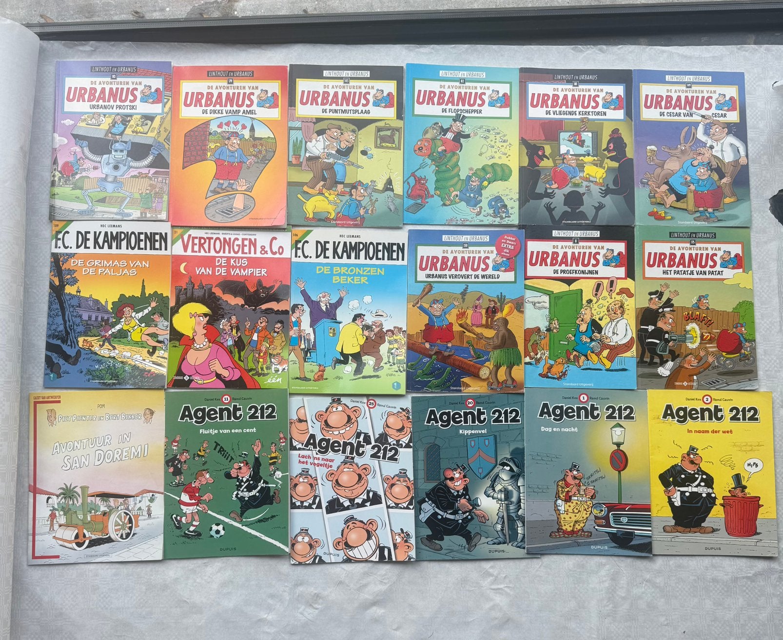 lot van 27 stripboeken - Urbanus, F.C. de kampioenen en meer, Boeken, Ophalen, Zo goed als nieuw