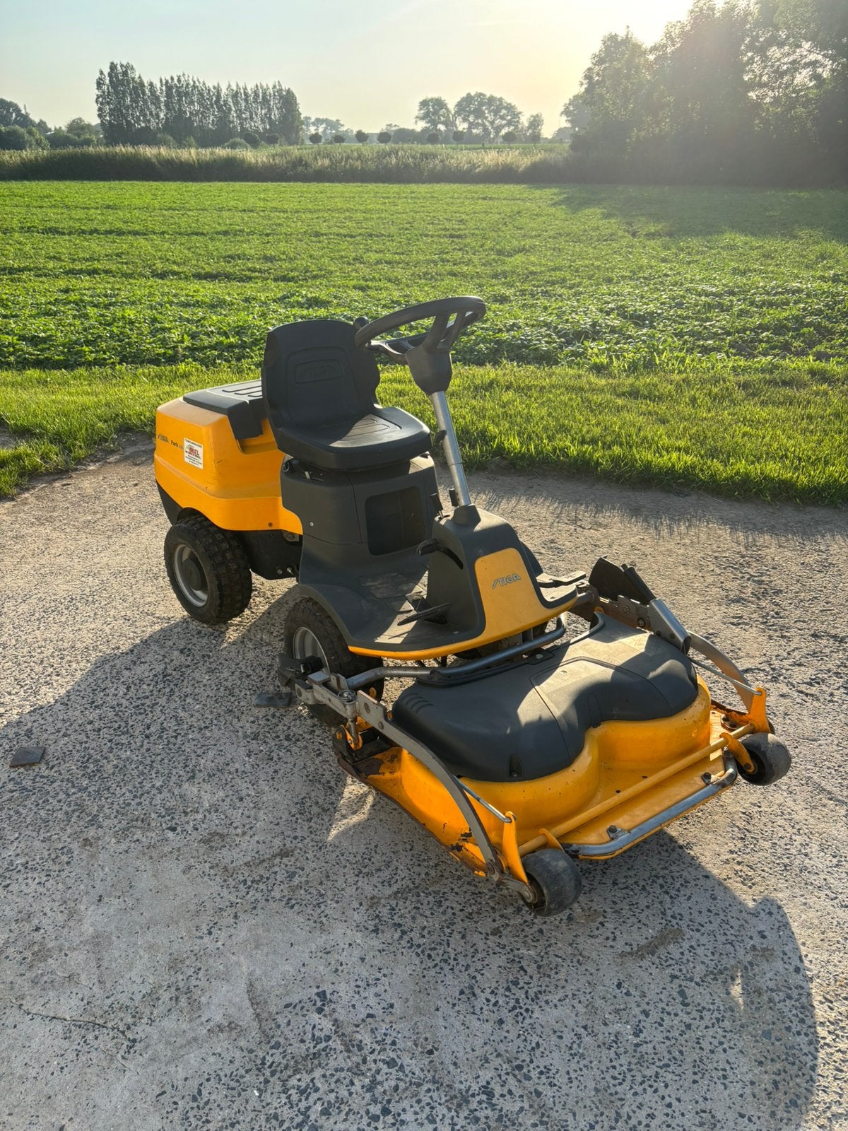 Stiga Park 220 zitmaaier, Tuin en Terras, Ophalen, Gebruikt